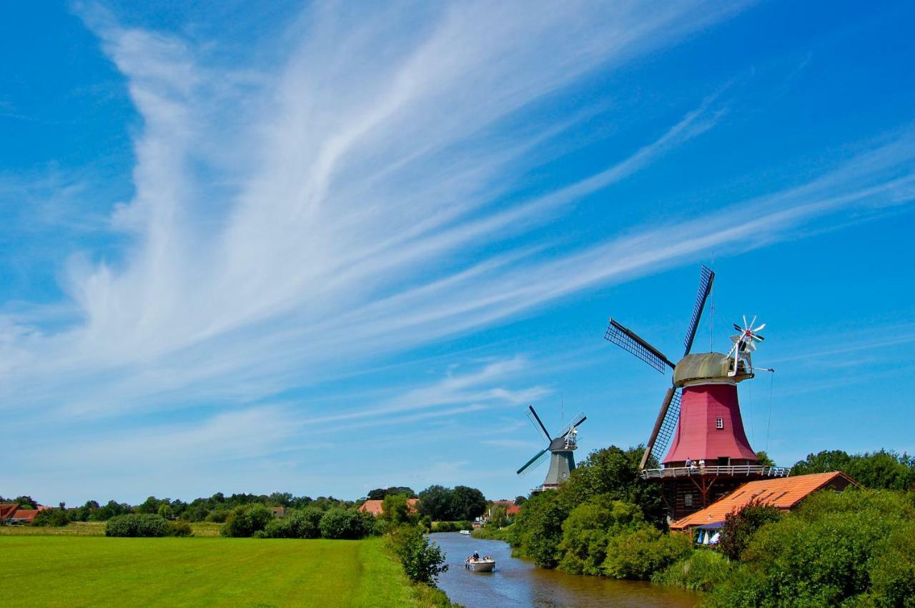 Hotel Achterum Greetsiel Exteriör bild